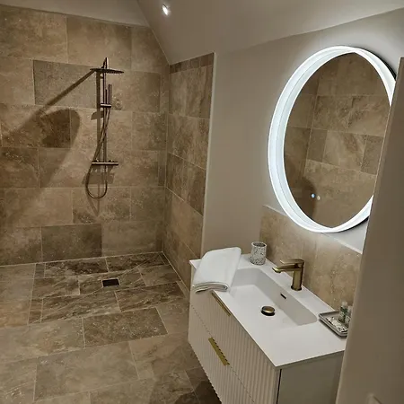 Chateau De La Follie - Le Halloy *