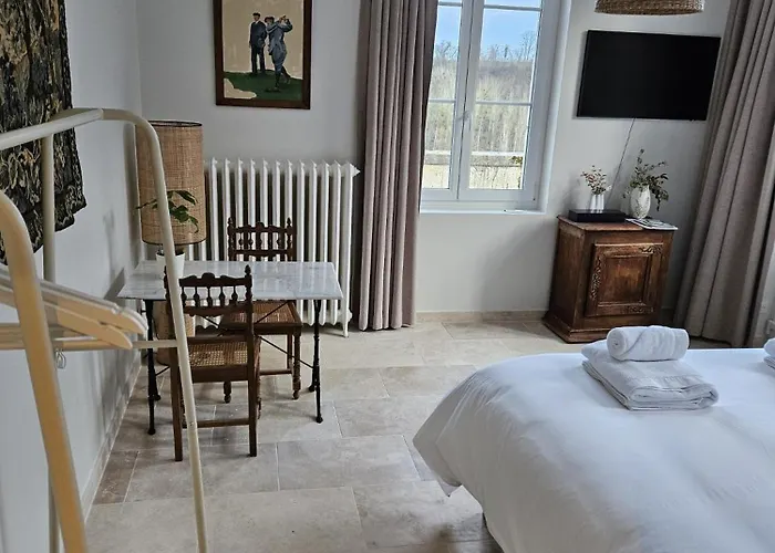 Chateau De La Follie - Le Halloy Pierrefonds